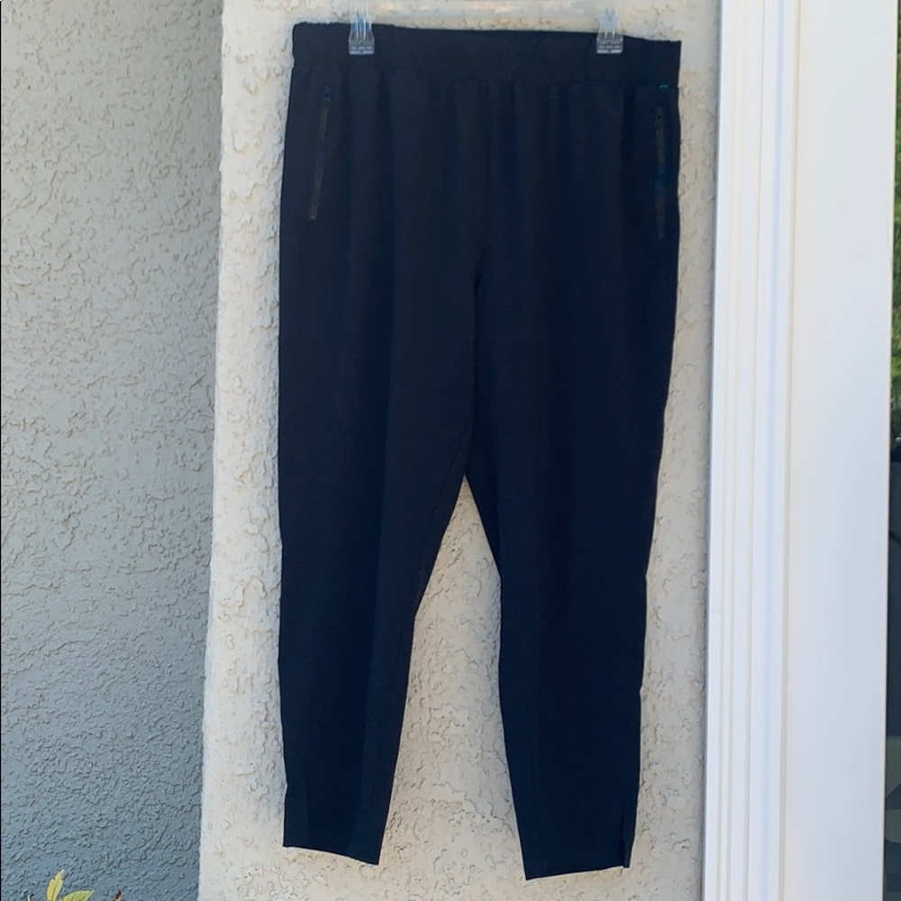Zella Black Nylon Capri Pants w Zipper Pocket Sz L